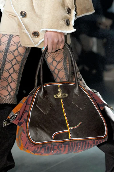 Look 16